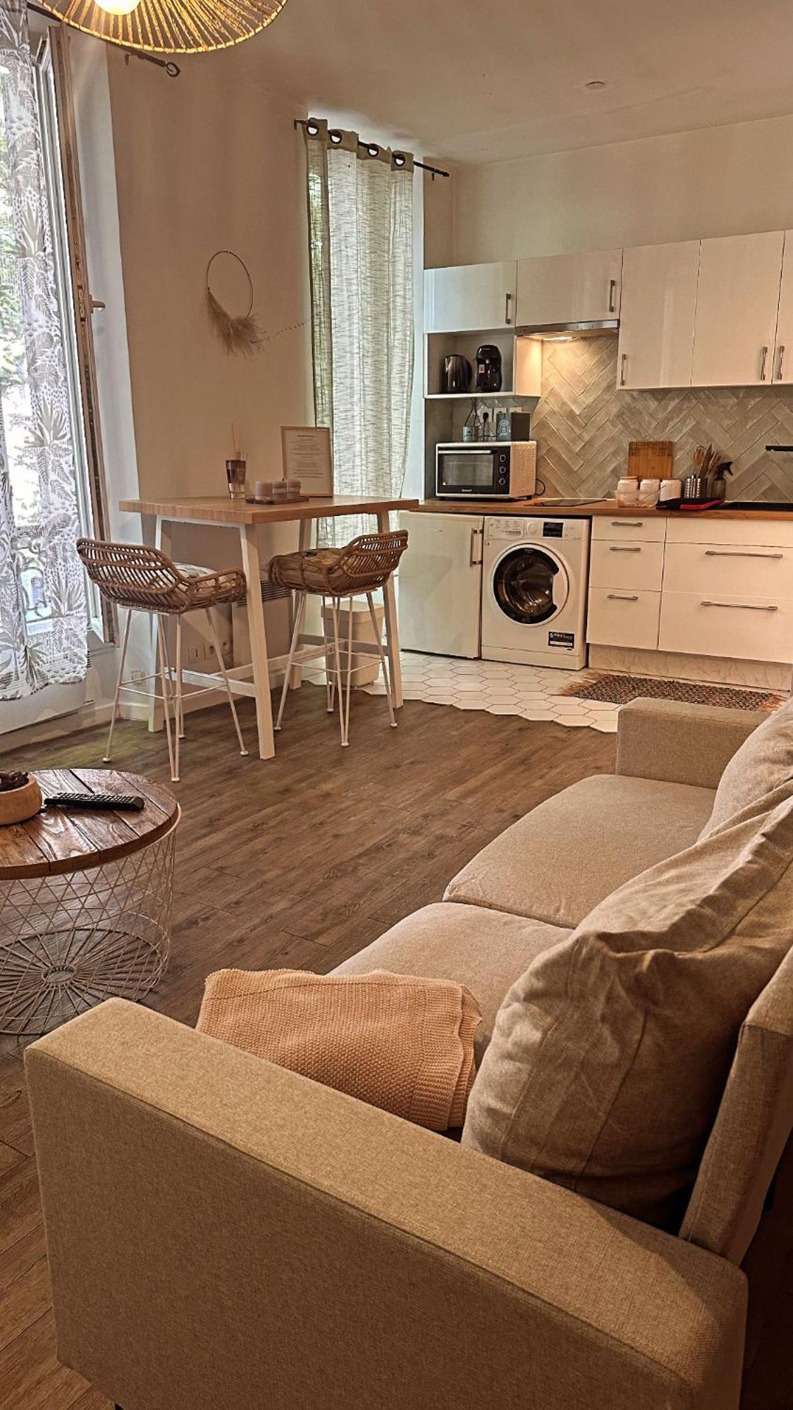 Grand T1 De 38 M2 Au Design Epuree Marseille
