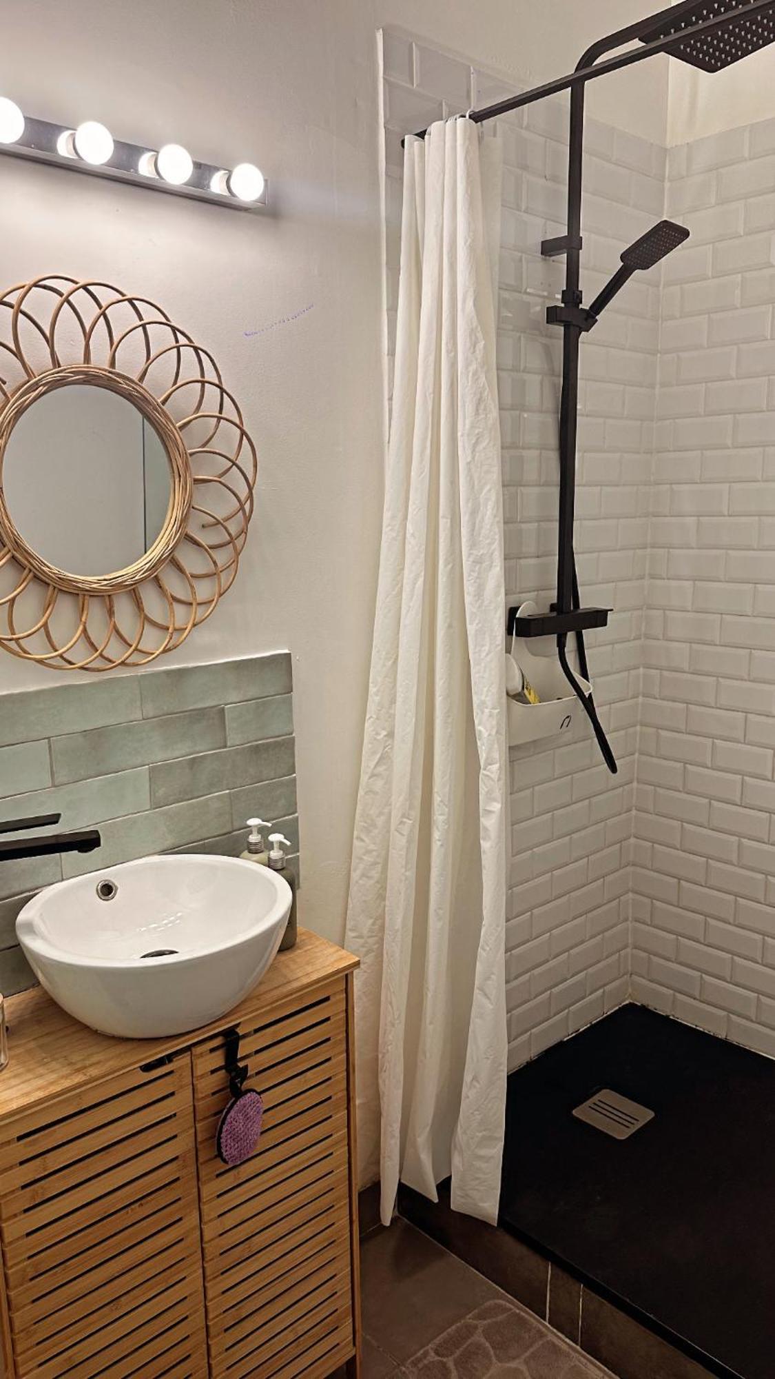 Apartment Grand T1 De 38 M2 Au Design Epuree Marseille