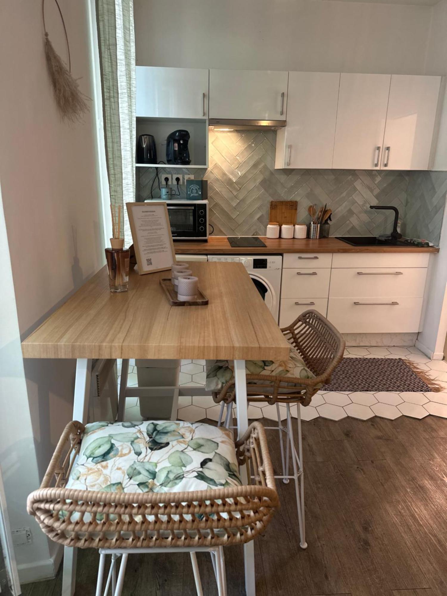 Grand T1 De 38 M2 Au Design Epuree * Marseille